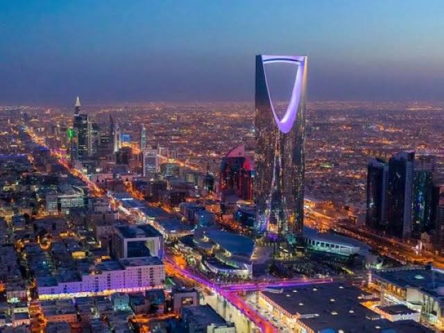 كم تبعد مكة عن الرياض